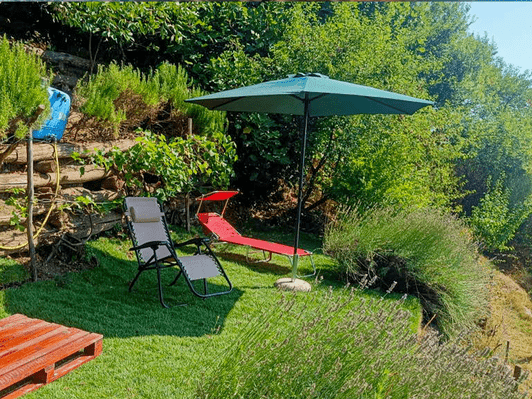 la-citta-invisibile-foto-piana-crixia-esplora_sdraio-piscina